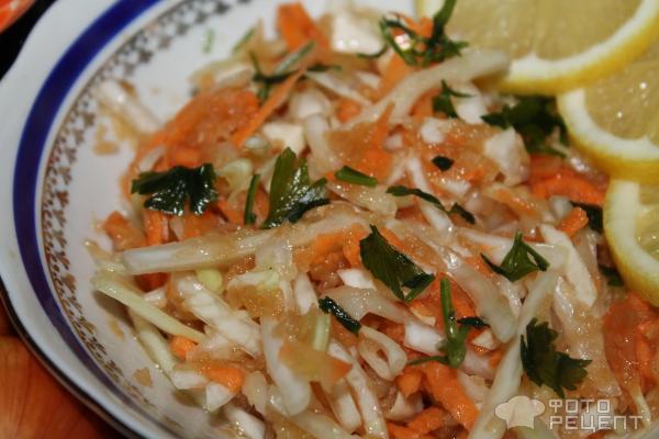 Салат из свежей капусты с овощами фото