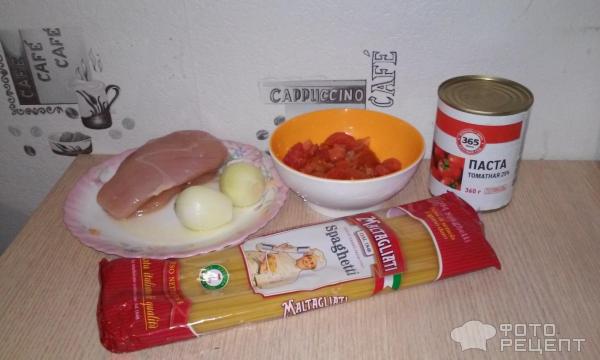 Паста с курицей и томатной пастой фото