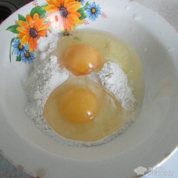 Яйца с мукой
