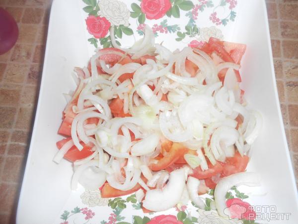 Салат с капченой курицей и помидоры фото