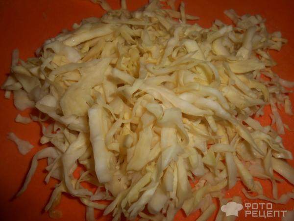 Салат из капусты с горошком, луком и зеленью фото
