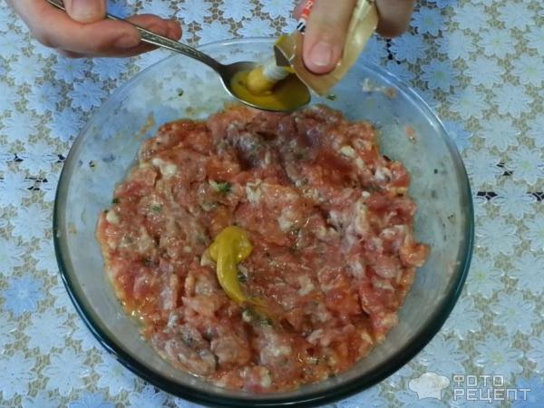 Мясной рулет с начинкой из свиного языка фото