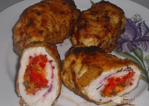 Куриные рулетики с сыром и овощами фото