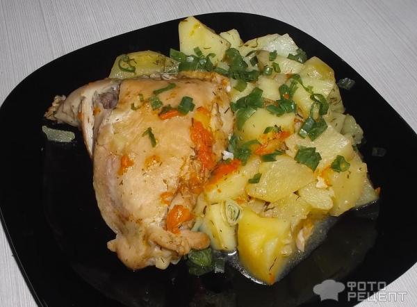 Картофель тушеный с курицей в мультиварке фото