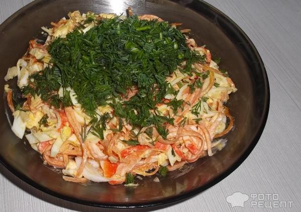 Салат с корейской морковкой и крабовым мясом фото