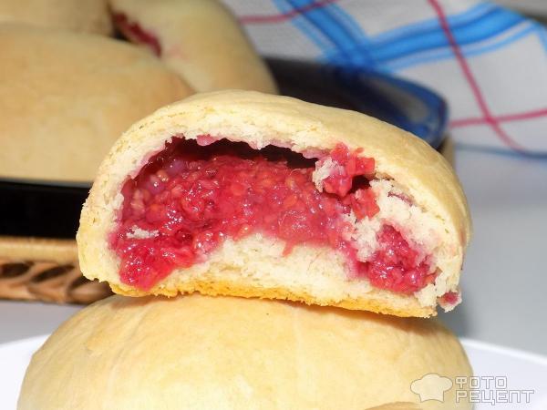 Печеные пирожки с малиной фото