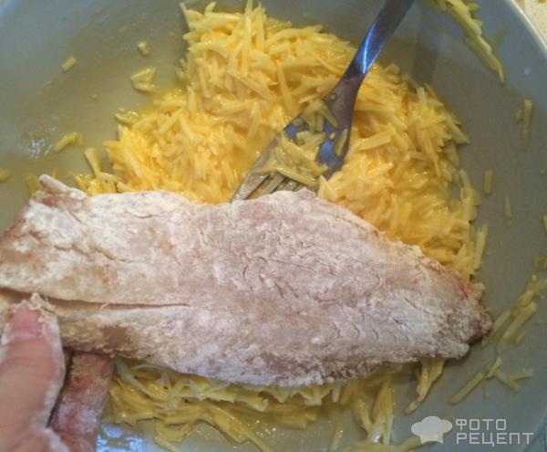 Филе красного окуня в сырной панировке с картофельным пюре фото
