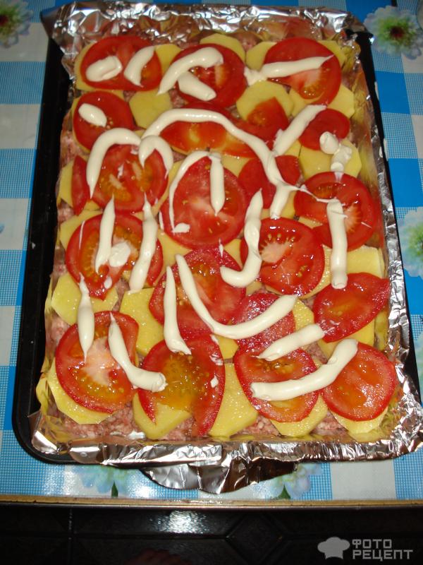 Картофельная запеканка с фаршем помидорами и сыром фото