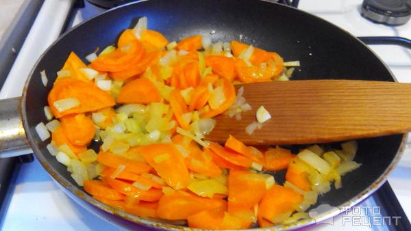 жареная морковь, с луком и чесноком