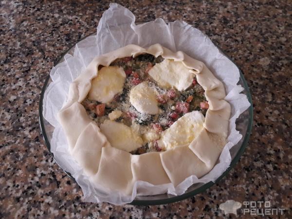 Пирог Весенний с капустой, моцареллой и беконом фото