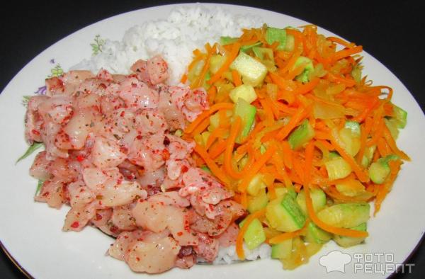 Запеканка с рисом, курицей и овощами фото