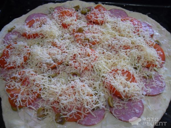 Быстрая пицца с колбасой фото