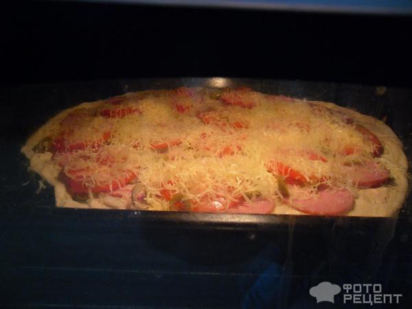 Быстрая пицца с колбасой фото