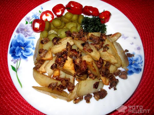 Запеченный картофель с луком-фри фото