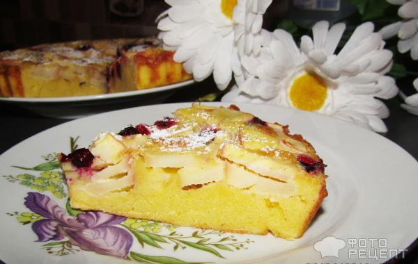 Пирог на кукурузной муке с ягодами и фруктами фото
