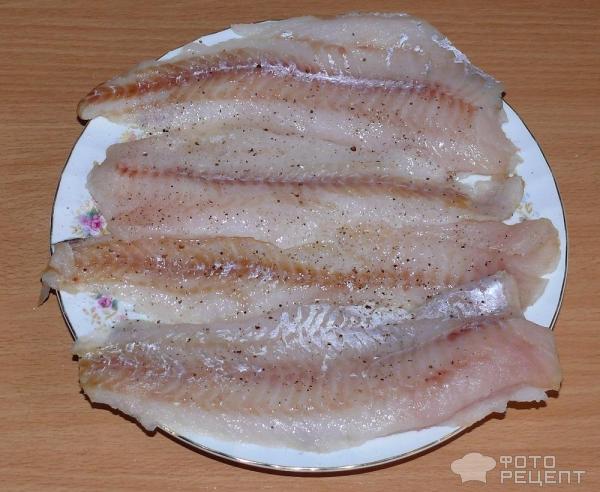 Пикантная рыба с запеченным картофелем фото