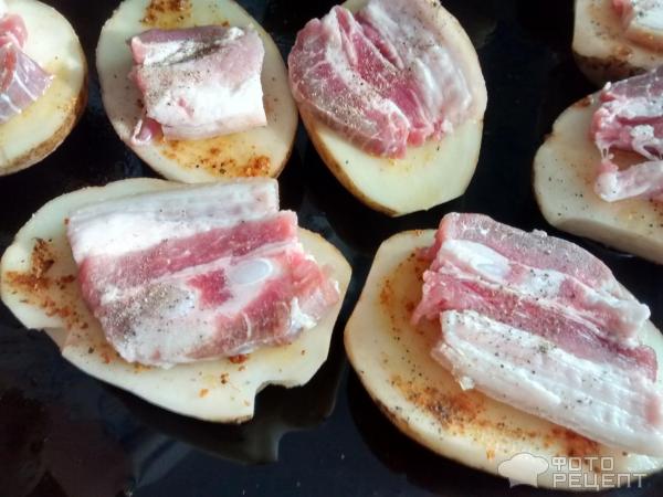 Картофель с копченым салом в фольге, запеченный в духовке — рецепт с фото и видео