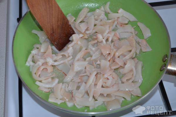 Рецепт салата с кальмарами и яичными блинчиками