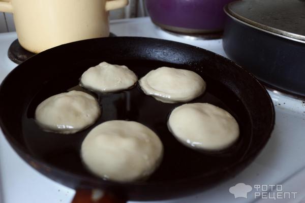 Пирожки с помидорами, брынзой и зеленью