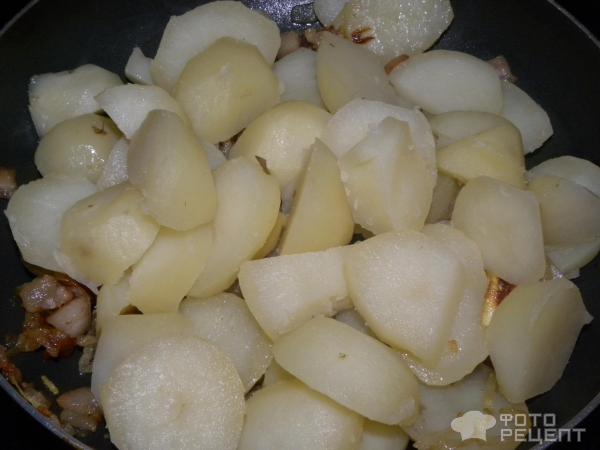 Картофель со шкварками и луком фото