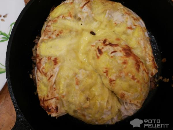 Пирог из лаваша с мясным фаршем и сыром фото