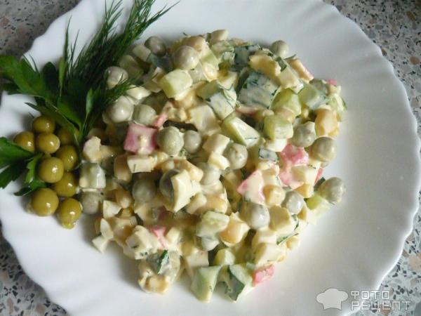 Салат с крабовыми палочками и кукурузой фото