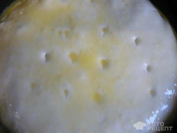 Пирог из слоеного теста с луком и яйцом фото