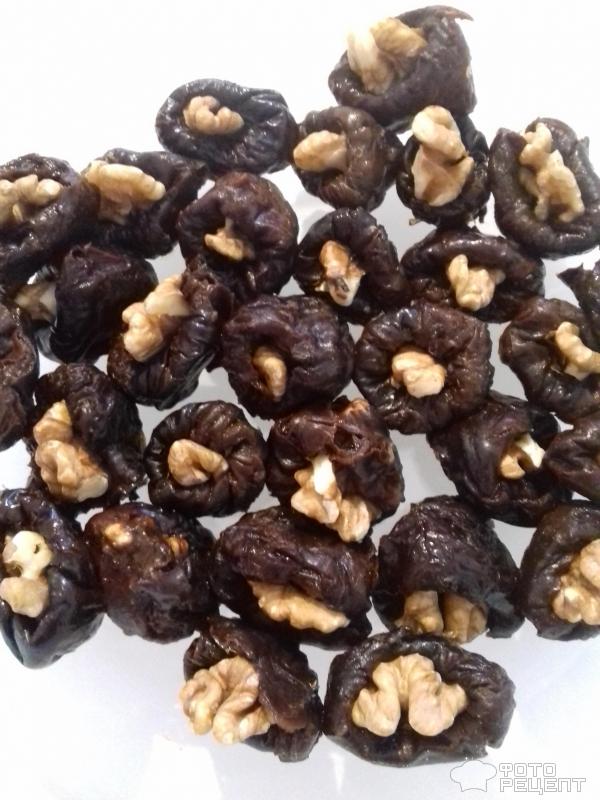 Грецкие орешки в черносливе фото