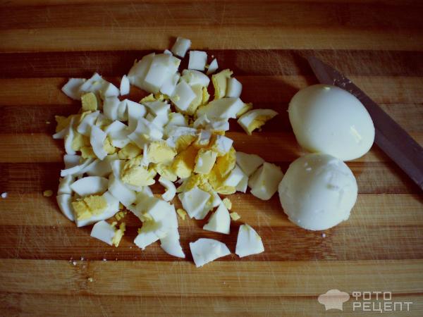 Салат с курицей и грибами, яйца