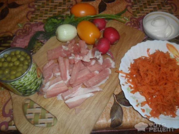 Салат “Обжорка” с мясом и солеными огурцами