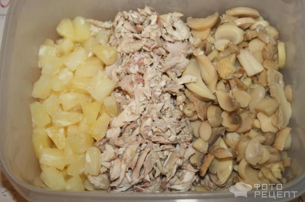 Салат с курицей, ананасом и грибами - 10 простых и вкусных рецептов с пошаговыми фото