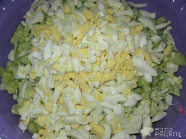 Салат из китайской капусты и крабовых палочек фото