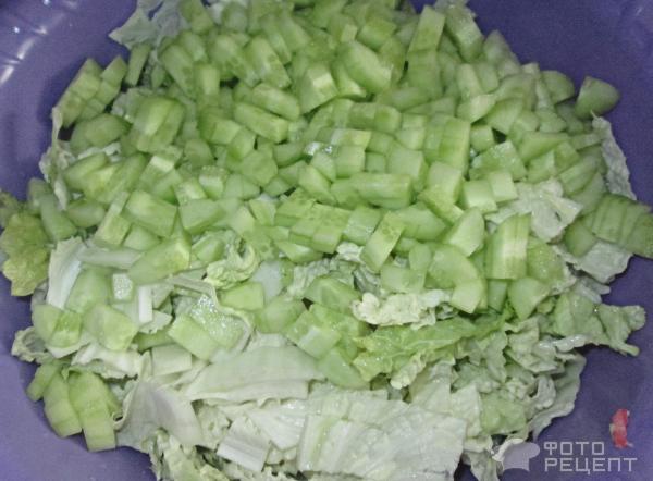 Салат из китайской капусты и крабовых палочек фото