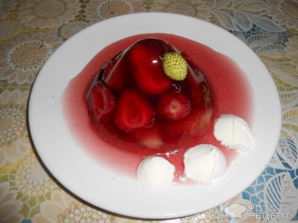 Клубничный желейный десерт фото