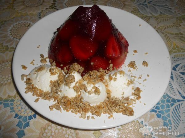 Клубничный желейный десерт фото