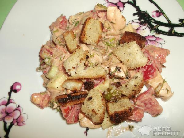 Теплый салат из баклажан и куриного филе фото