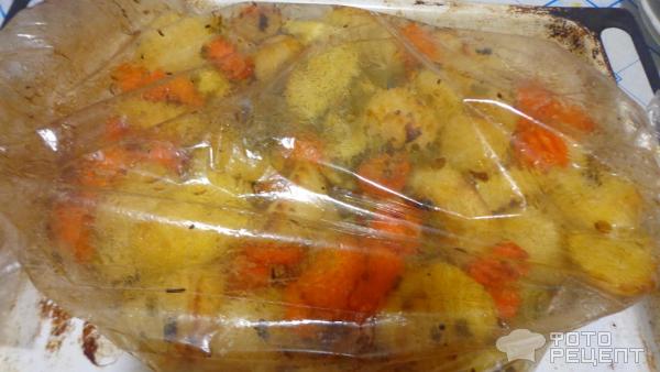 Картофель с овощами в пакете для запекания фото