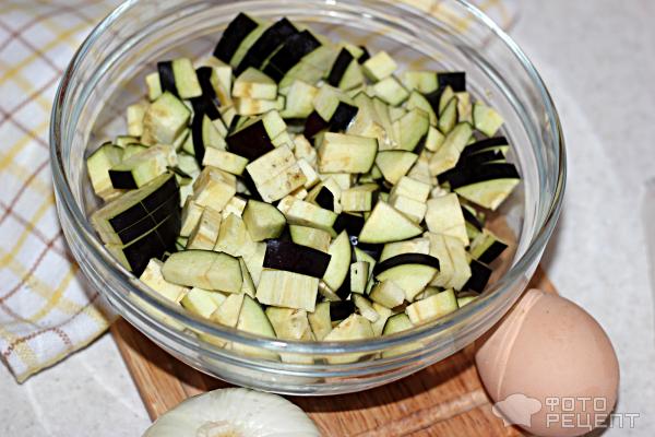 Салат из баклажанов с маринованным луком