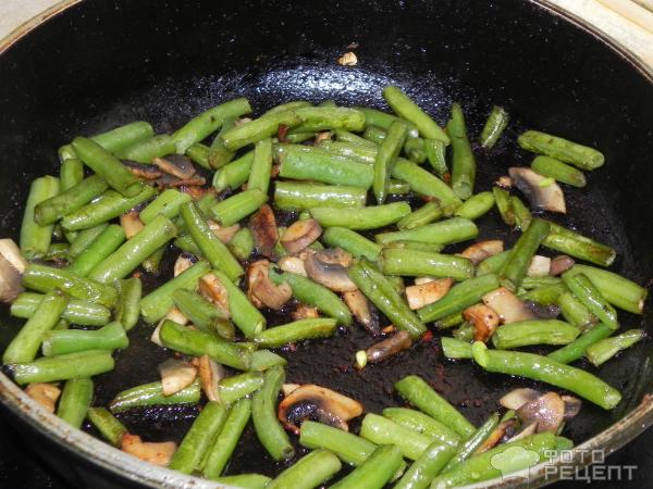 Омлет со стручковой фасолью и шампиньенами