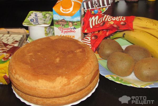 Бисквитный торт Бочонок M&M`s фото