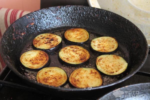 Баклажаны с чесноком, майонезом и помидорами фото