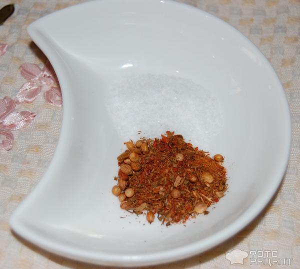 Пикантный соус к мясу из красной и черной смородины и крыжовника фото