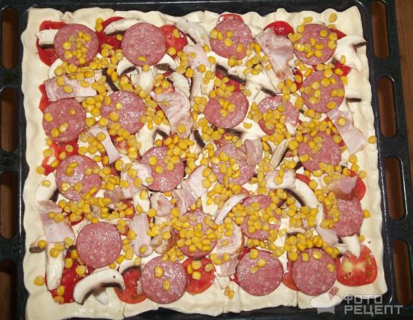 Пицца на слоеном тесте фото