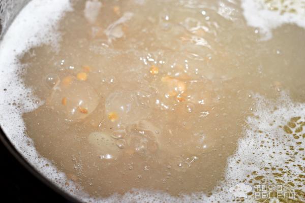 Суп из красной чечевицы с копченой курицей фото