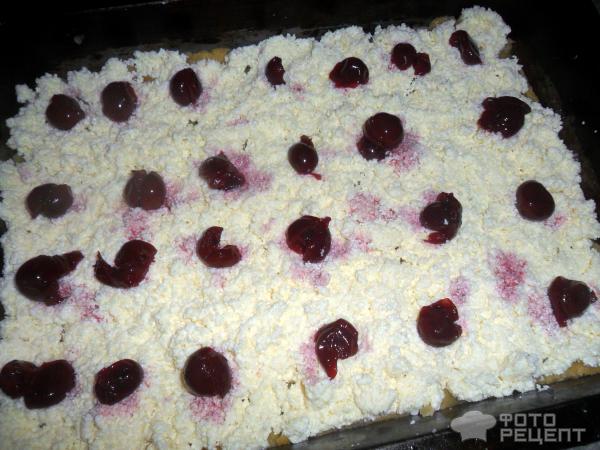 Пирог с творожной начинкой и фруктами фото