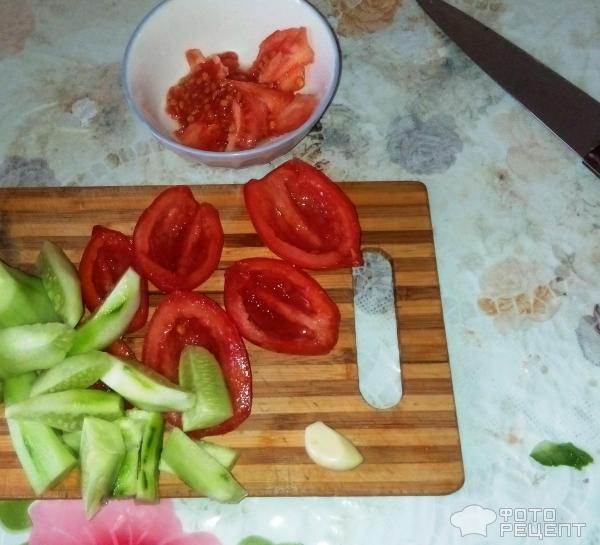 Салат из огурцов и помидор фото