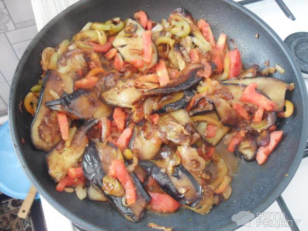 Баклажан жареный с болгарским перцем и помидорами фото