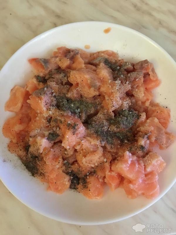 Паста с красной рыбой в сливочном соусе фото