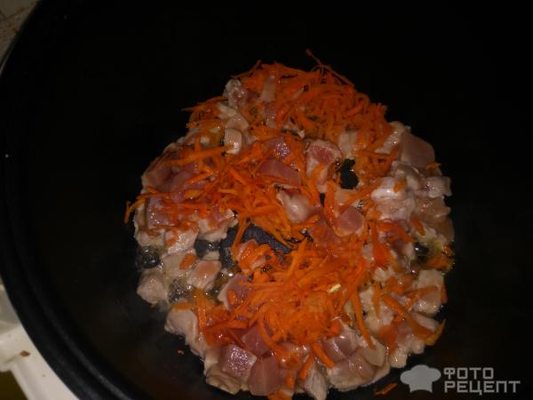 Фасоль тушеная с мясом в томатном соусе фото