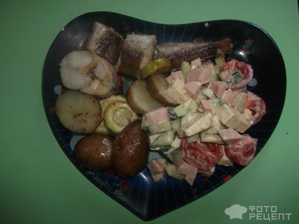 Салат с колбасой, овощами и яйцом фото